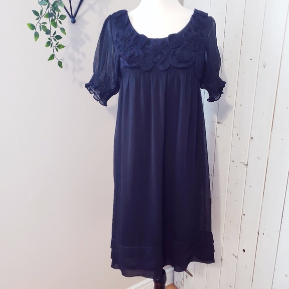 FLOWY CHIFFON BLACK DRESS FLOWER APPLIQUE - Picture 2 of 10